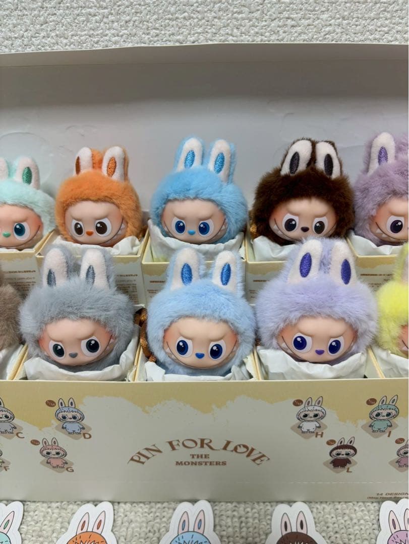 POPMART ラブブ イニシャル アソート ボックス ( A - M )
