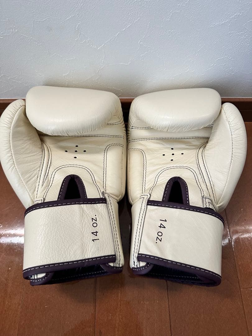 h*0様 Fairtex ボクシンググローブ 14 oz ホワイト　定価1380