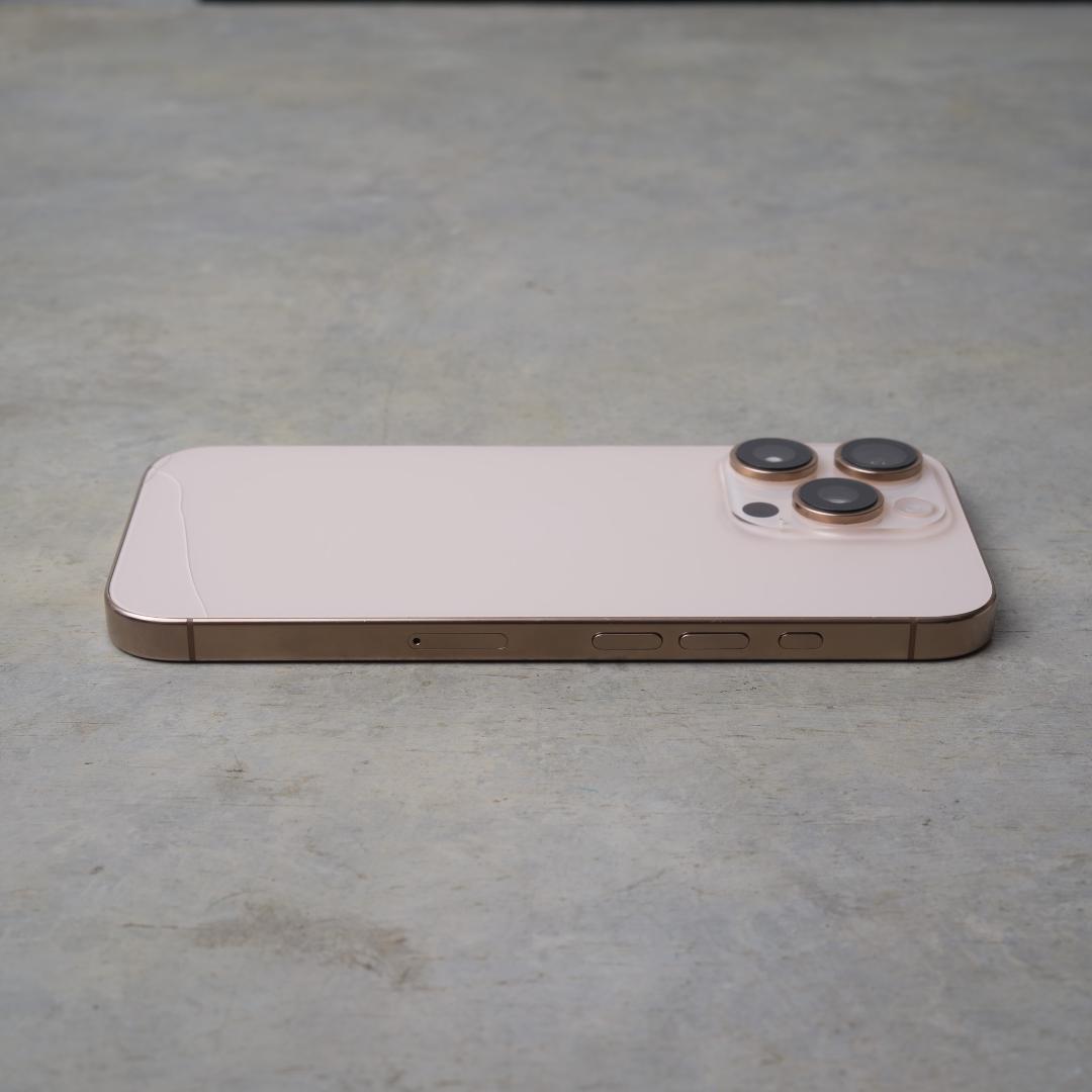 iPhone 16 Pro 256GB デザートチタニウム