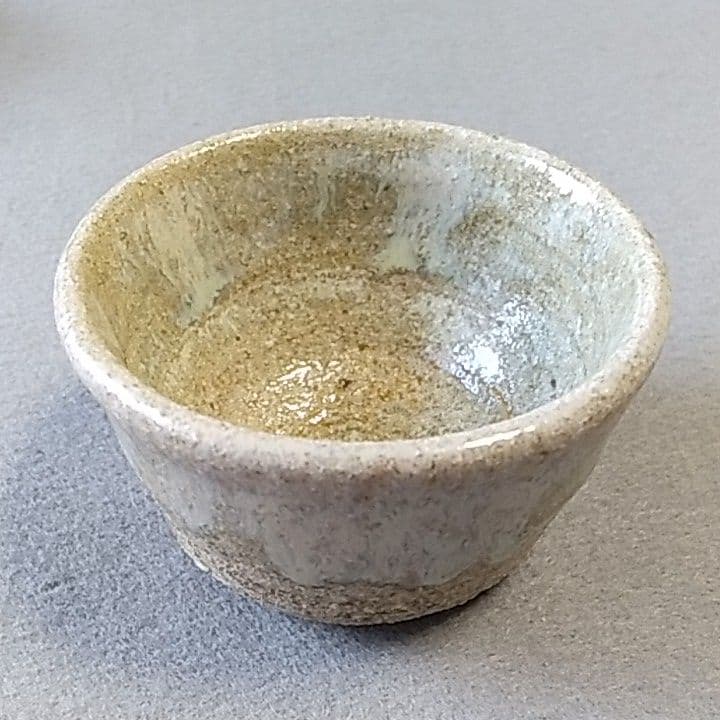 西岡小十　作　斑唐津ぐい吞み　まだら唐津ぐい吞み　唐津ぐい吞み　箱なし