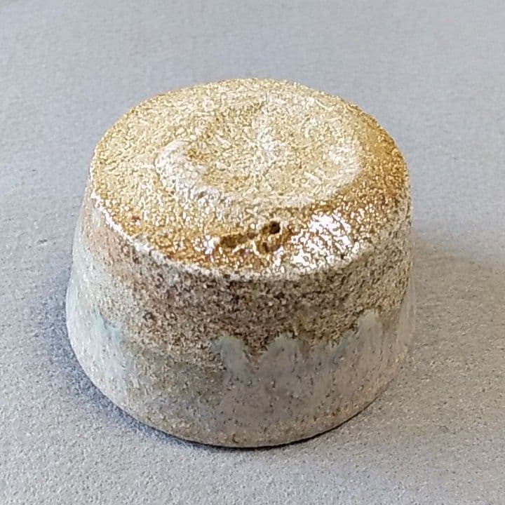 西岡小十　作　斑唐津ぐい吞み　まだら唐津ぐい吞み　唐津ぐい吞み　箱なし