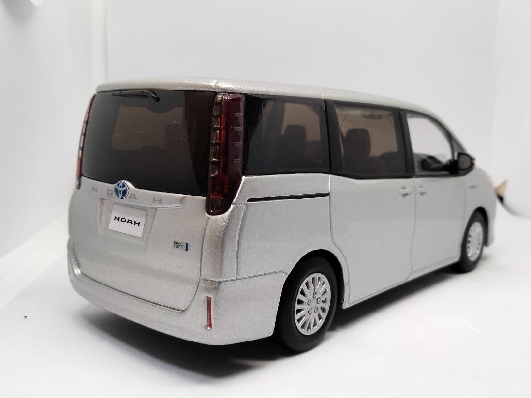 【希少】ノア　カラーサンプル　ミニカー　1/30