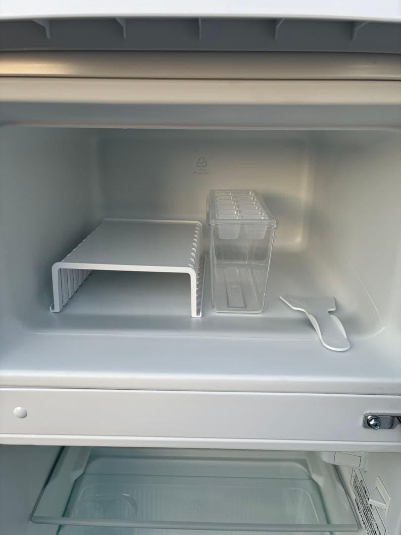 Comfee' コンフィー 2021年製 ノンフロン冷凍冷蔵庫 RCT90WH