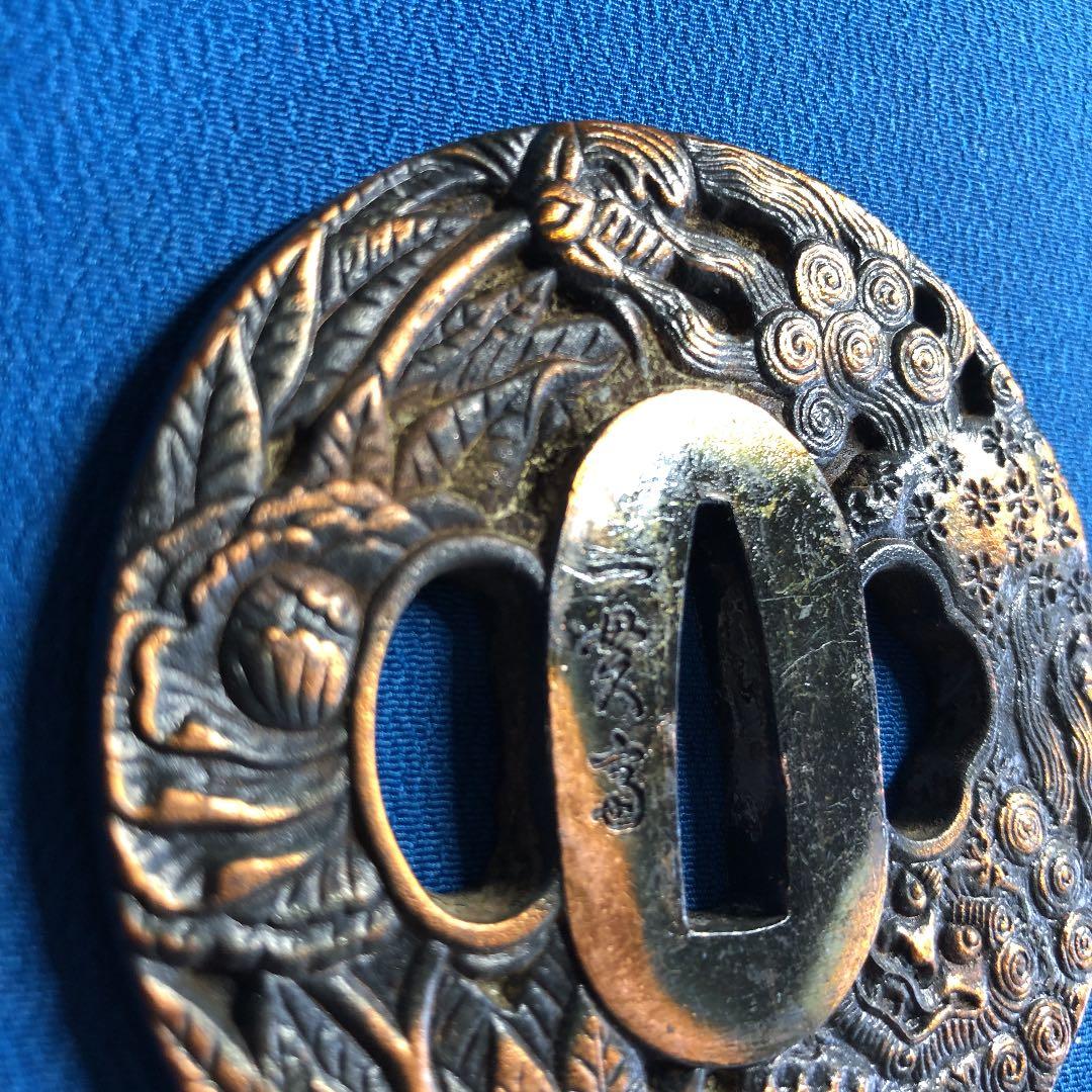 アンティークな刀の鍔！7.2×7.0cm108g 草花や波が刻まれた逸品、