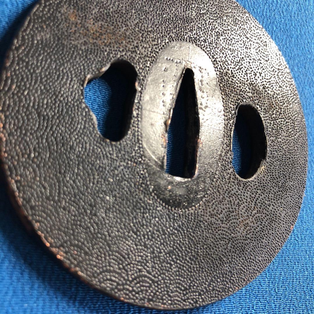 アンティークな刀の鍔！7.2×7.0cm108g 草花や波が刻まれた逸品、