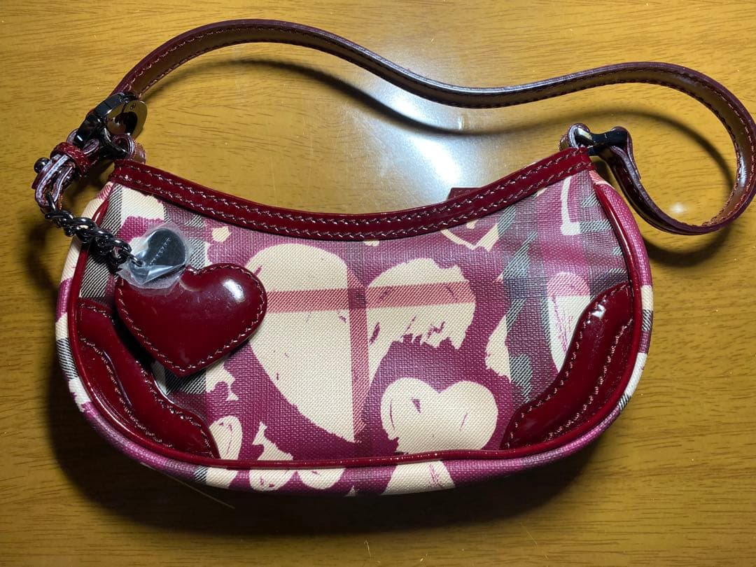 BURBERRY ハンドバッグ ハート型チャーム付き