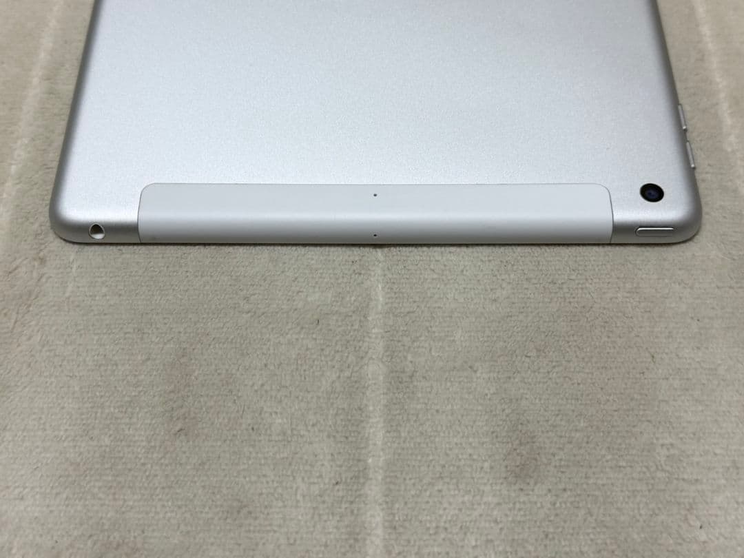 iPad 7世代 128GB Wi-Fi+Cellular SIMフリー