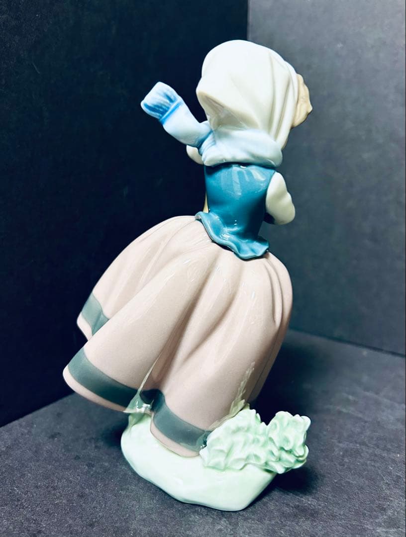 リヤドロ ＃5223「春が来た」 フィギュリン置物