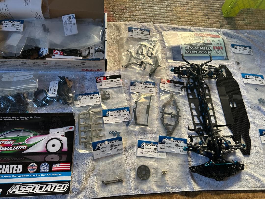 Associated TC8ツーリングカー スチールシャーシ仕様