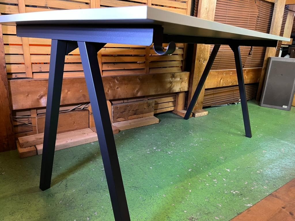 頑丈なデスク TROTTEN トロッテン デスク ホワイト 160x80 cm