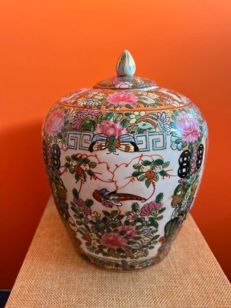 1266  中国　骨董　大清乾隆年製　粉彩人物花鳥文　花瓶　壺　時代物