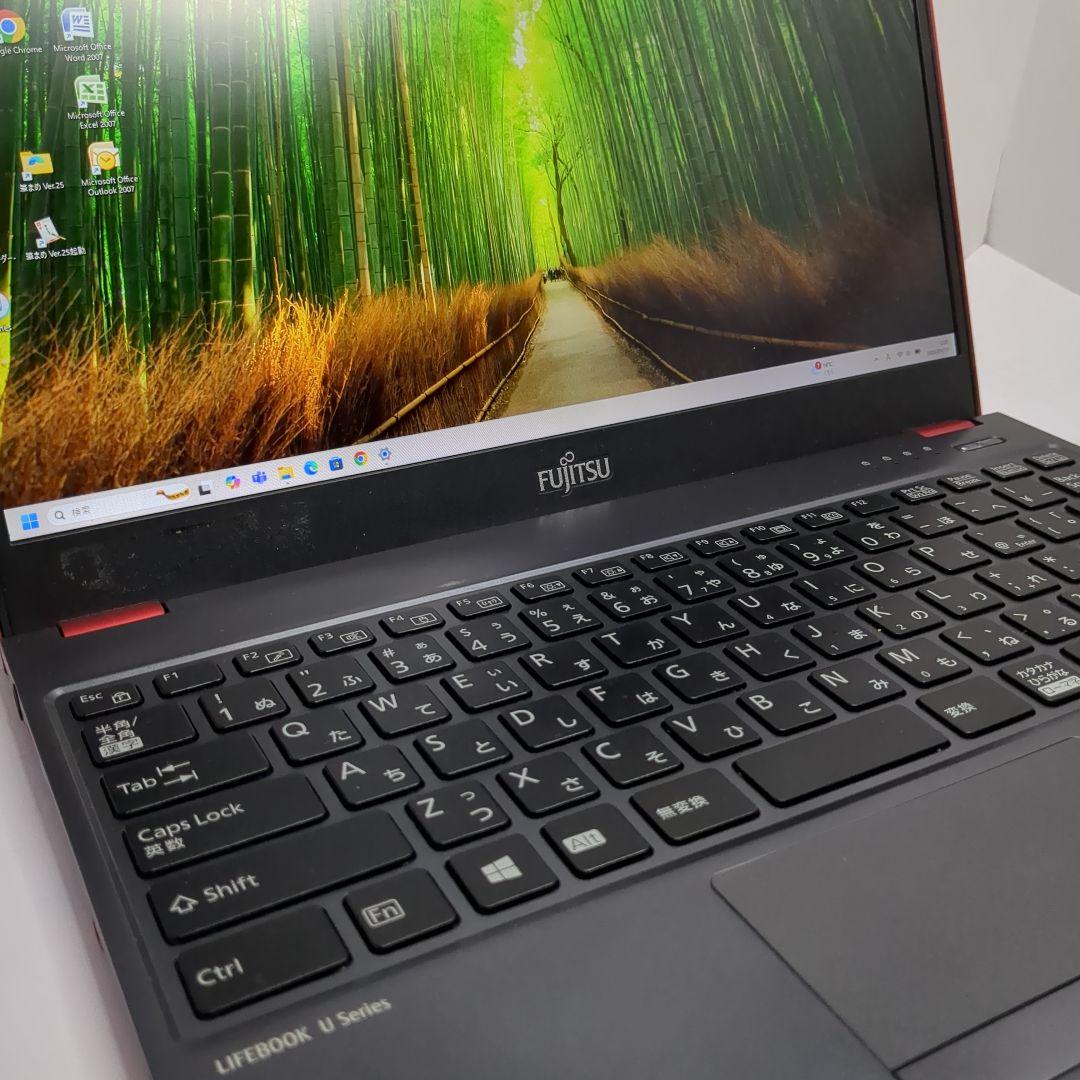 軽量&薄型　富士通LIFEBOOKスタイリッシュ赤ノートパソコンカメラ付