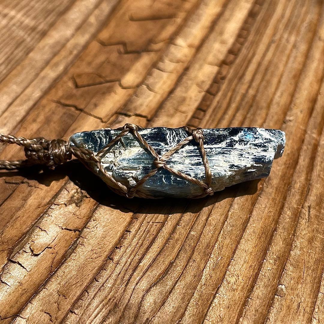 カイヤナイト ネパール産 ＊ マクラメペンダント なネックレス ⑤