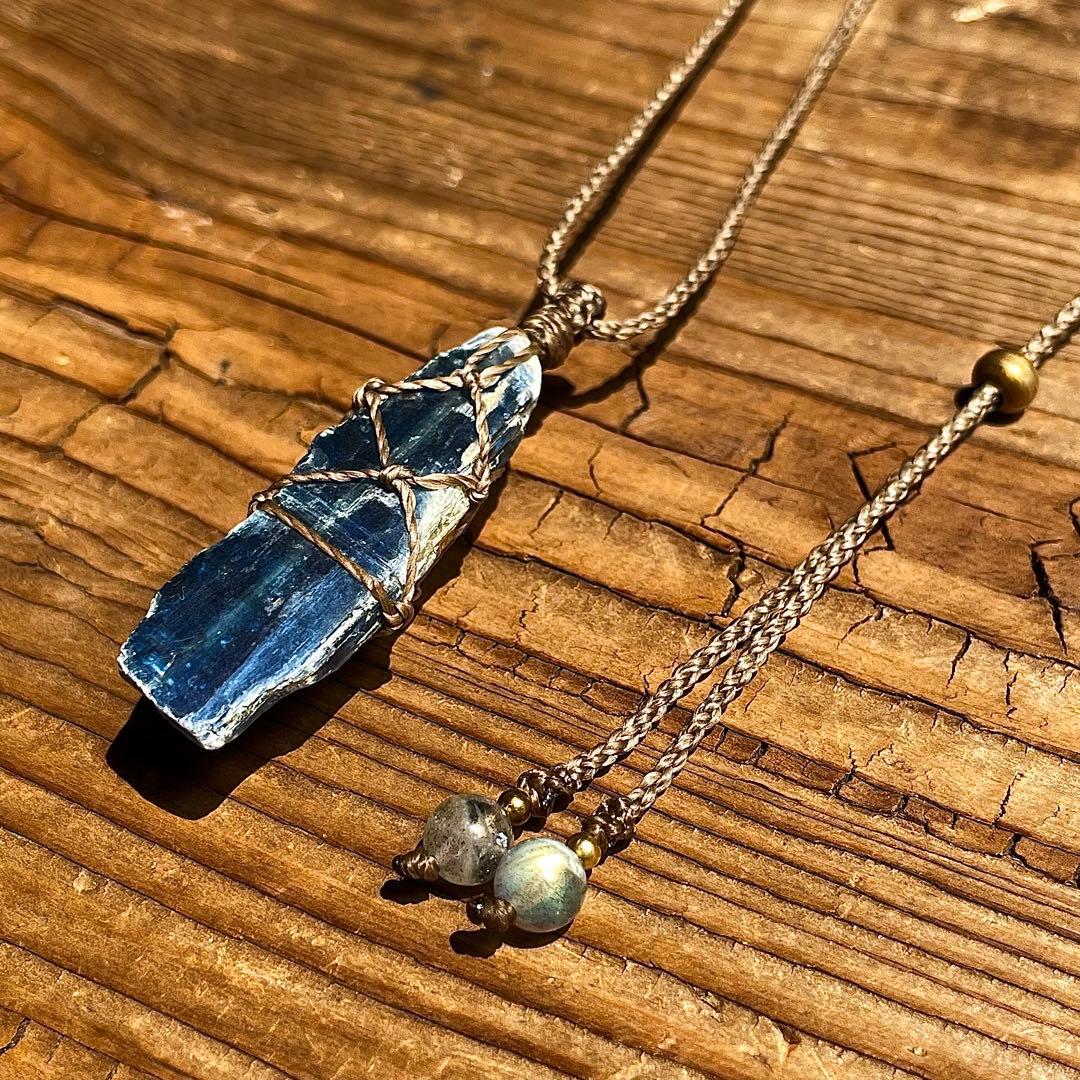 カイヤナイト ネパール産 ＊ マクラメペンダント なネックレス ⑤