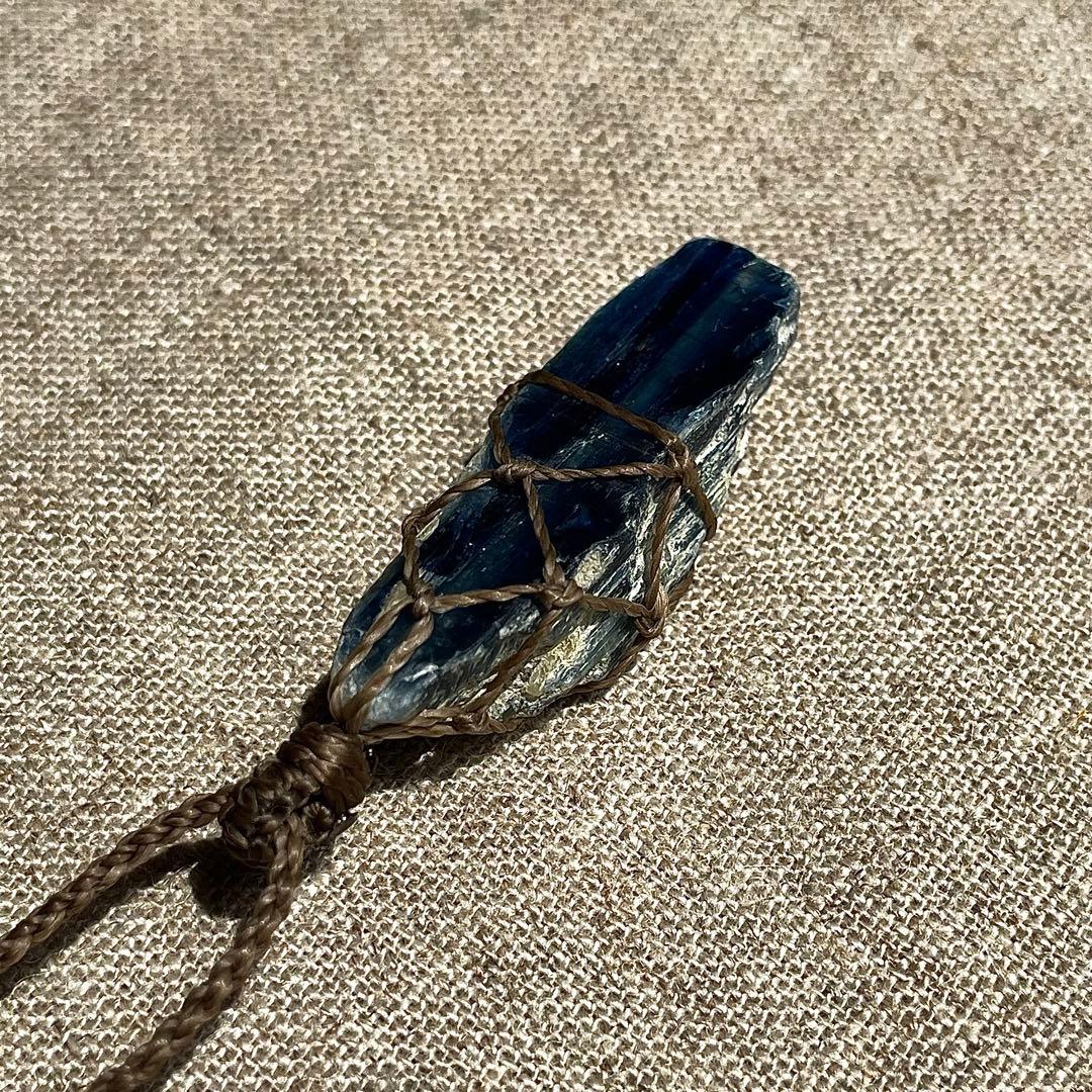 カイヤナイト ネパール産 ＊ マクラメペンダント なネックレス ⑤