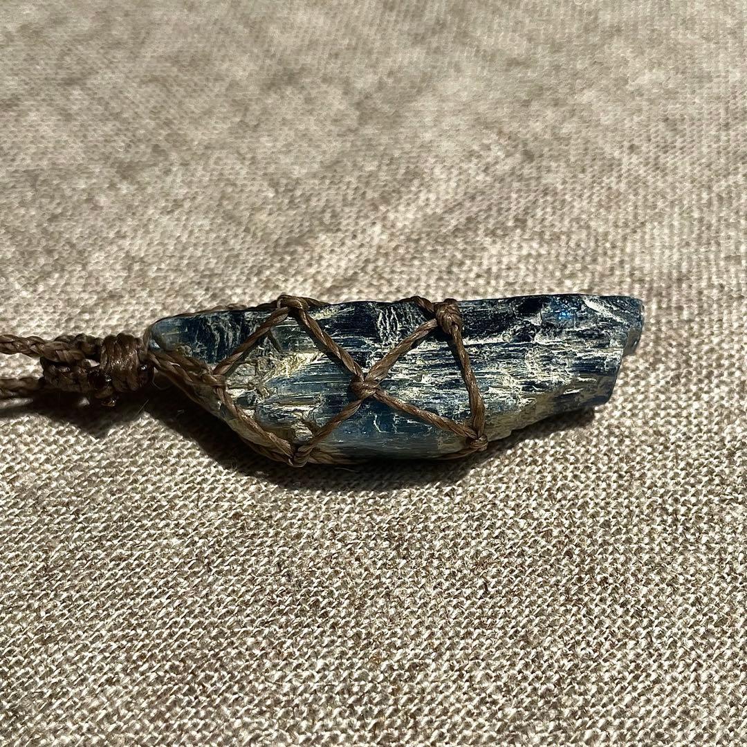 カイヤナイト ネパール産 ＊ マクラメペンダント なネックレス ⑤