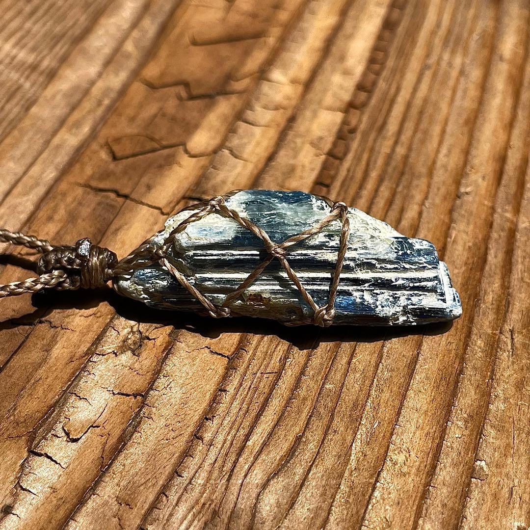 カイヤナイト ネパール産 ＊ マクラメペンダント なネックレス ⑤