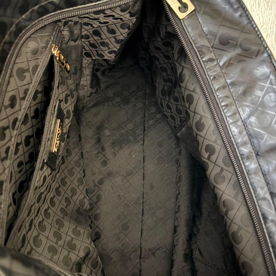 極美品✨ゲラルディーニ　ショルダーバッグ　バイーラ 2way スタッズ ソフティ