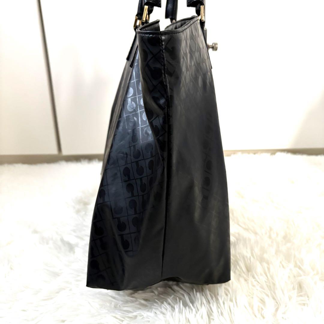 極美品✨ゲラルディーニ　ショルダーバッグ　バイーラ 2way スタッズ ソフティ