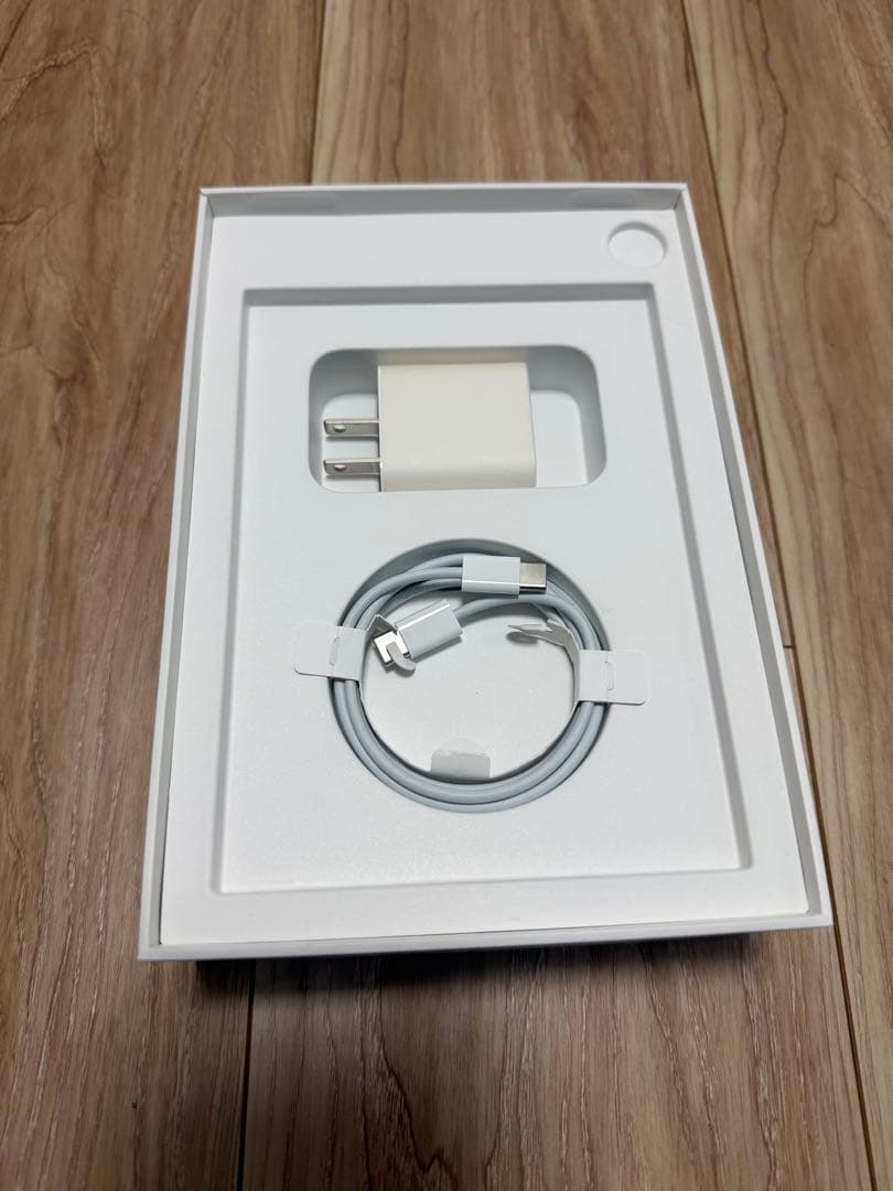 iPad mini 6本体 未使用 充電器付き