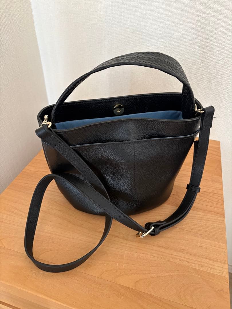 OURこだわりレザーのポットバッグ ブラック