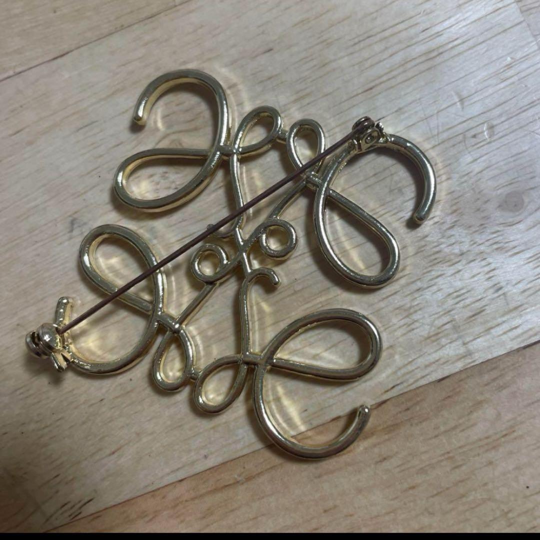 ロエベ　アナグラム　ブローチ　ゴールド　伊勢丹購入