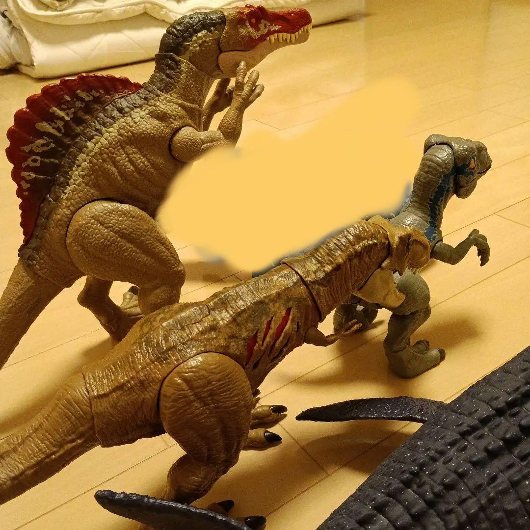 スピノサウルス　モササウルス　ティラノサウルスフィギュア4体