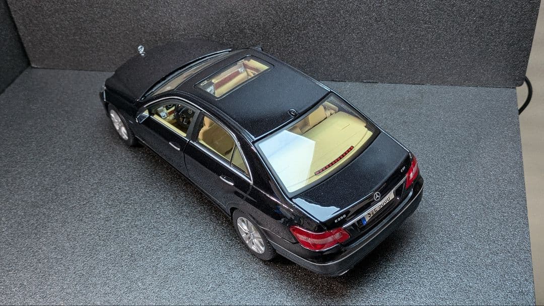 マイスト　maisto　1/18　メルセデスベンツ　Eクラス E-klass