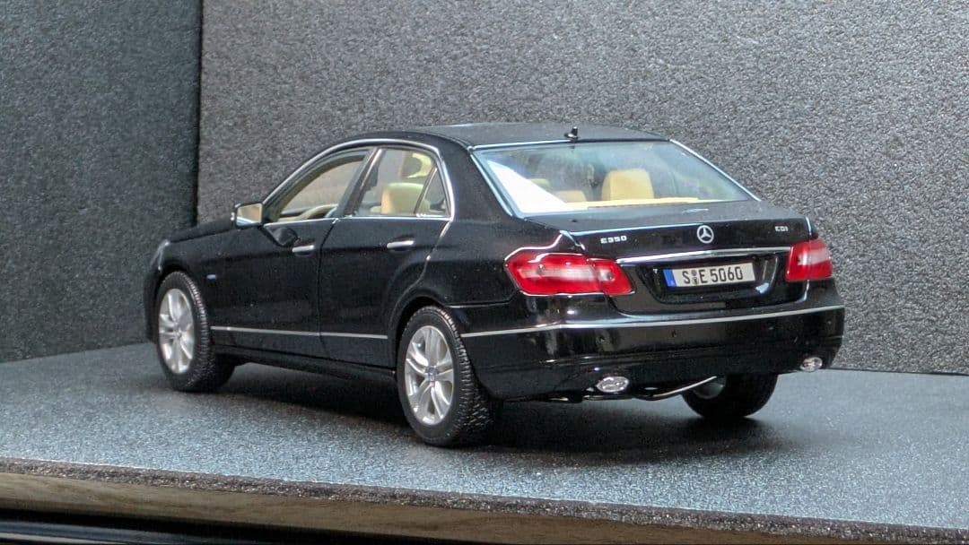 マイスト　maisto　1/18　メルセデスベンツ　Eクラス E-klass