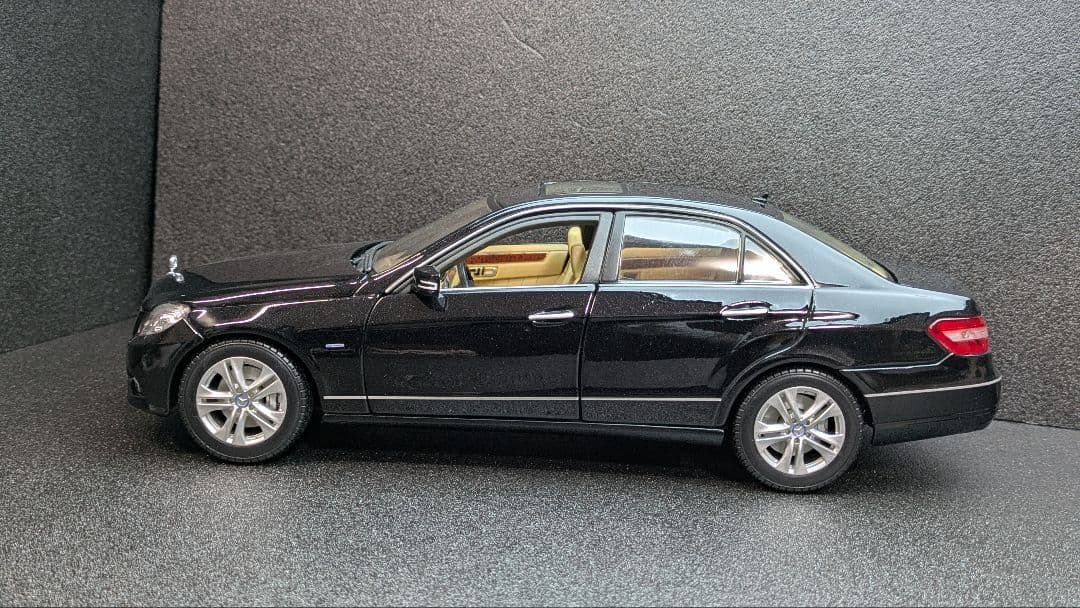 マイスト　maisto　1/18　メルセデスベンツ　Eクラス E-klass