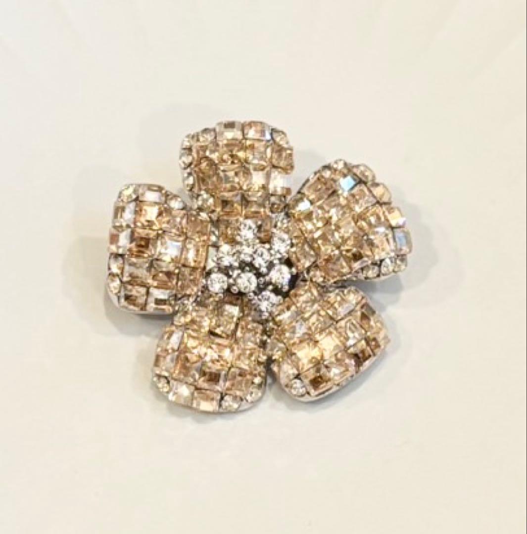 ナナ　美品　foxey フォクシー　ブローチ