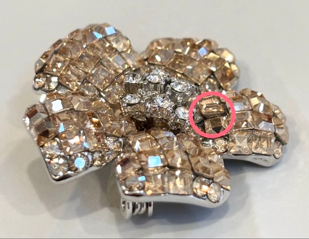 ナナ　美品　foxey フォクシー　ブローチ