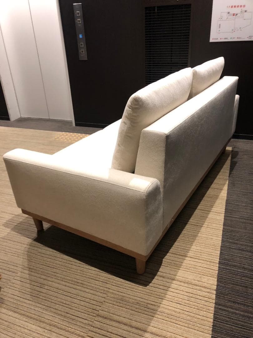 【福岡市限定】【コンテナ保管】【展示品・未使用品】3.5人掛けソファ トヴィアン