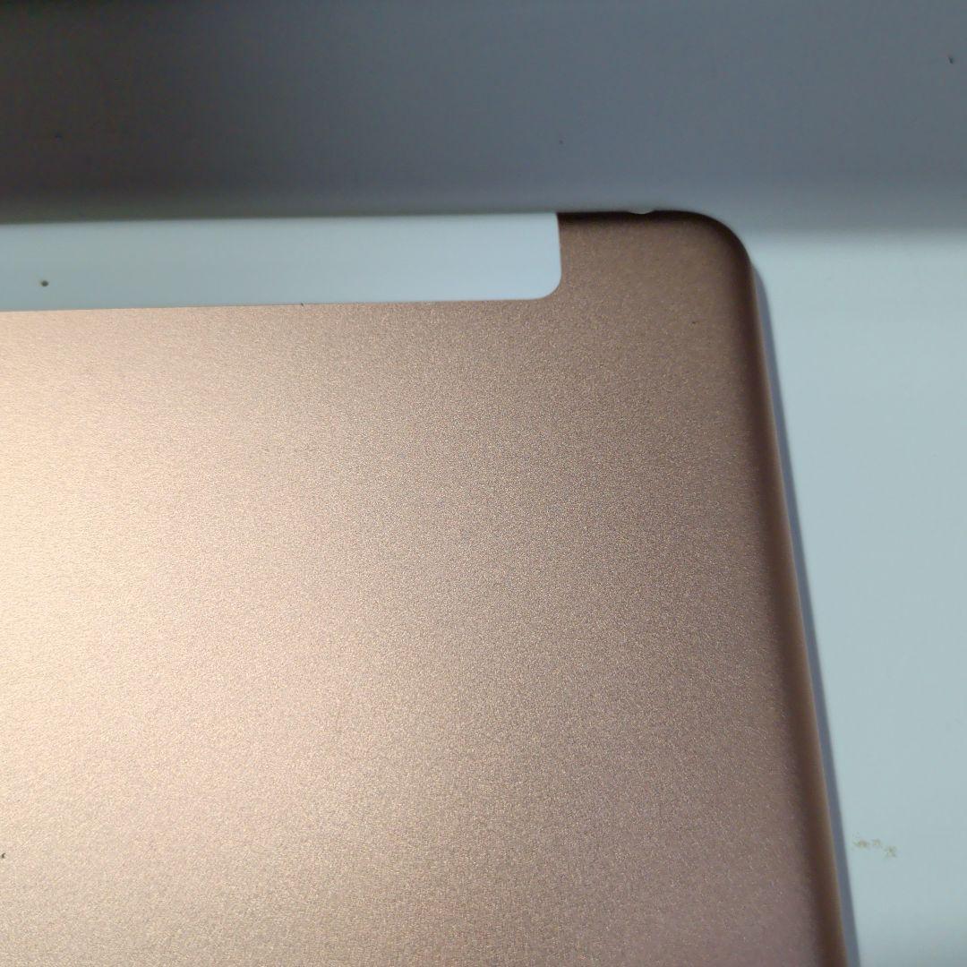 Apple iPad　第8世代　128GB　ゴールド　充電ケーブル付き