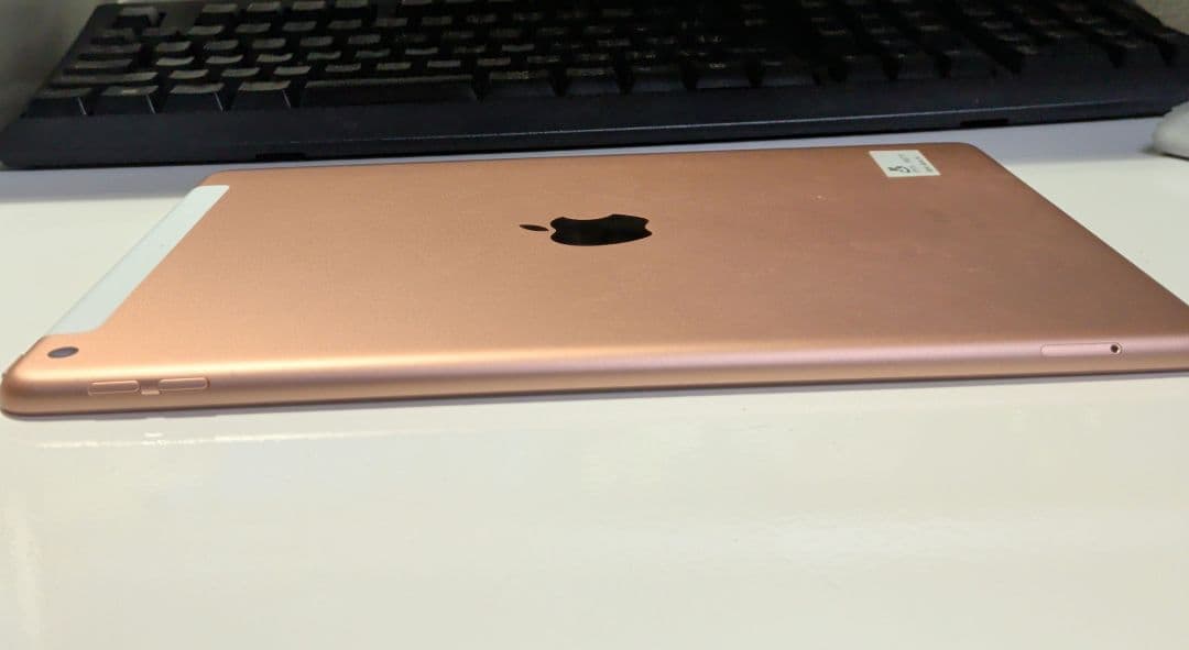Apple iPad　第8世代　128GB　ゴールド　充電ケーブル付き