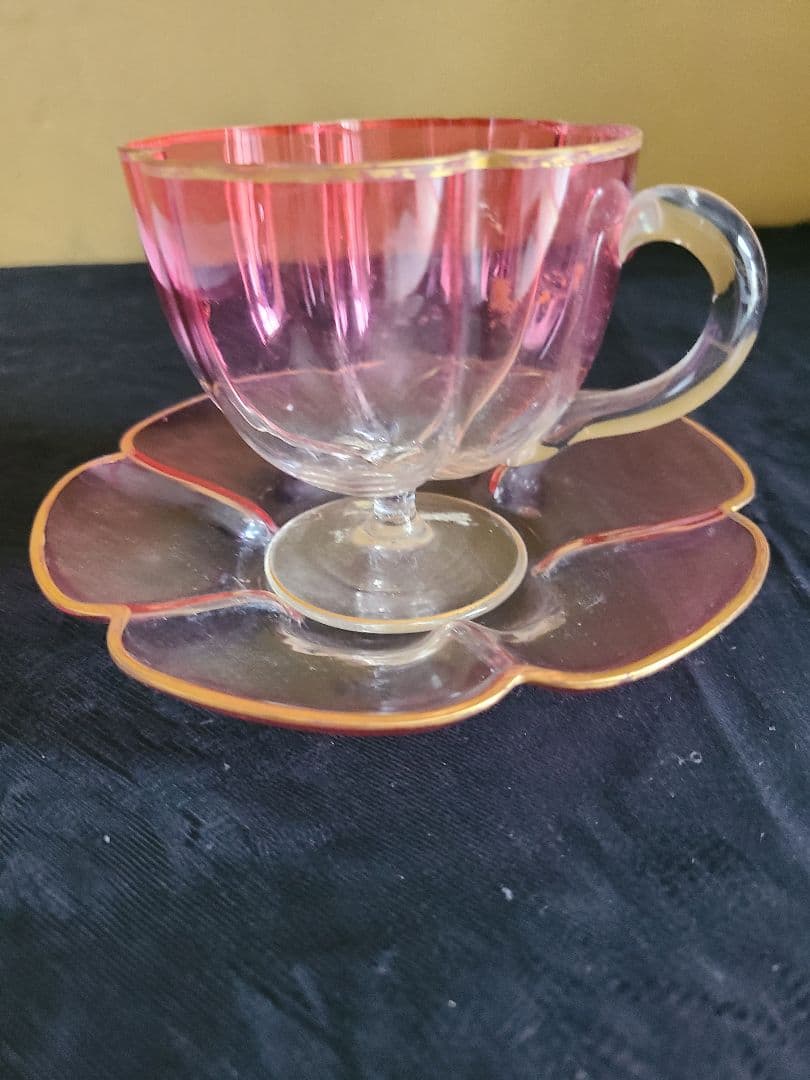 アンティークボヘミアンガラス　カップ&ソーサー