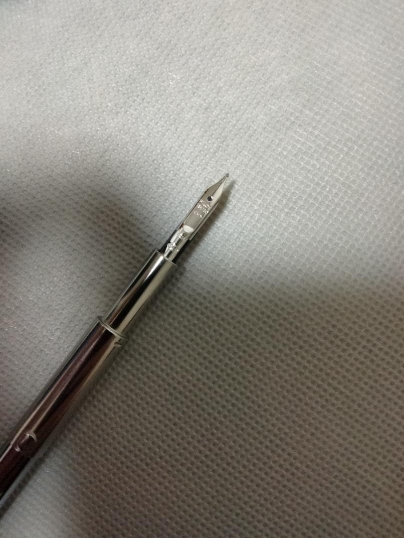 パイロット　万年筆　キャップレスデシモ　三角研ぎ