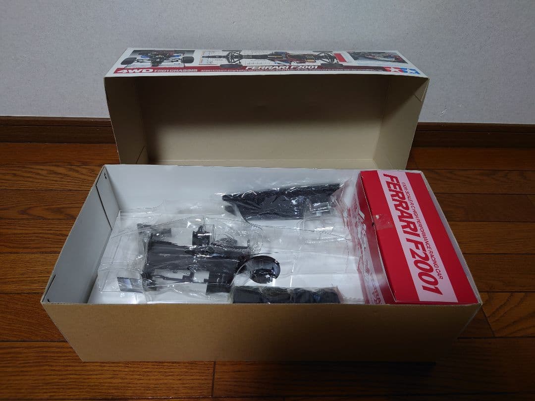 ★タミヤ1/10 フェラーリ F2001 組み立てキット [58288]