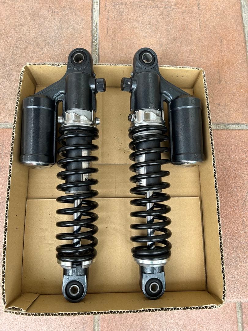 カワサキ　ゼファー1100　リアサスペンション　左右　純正　中古