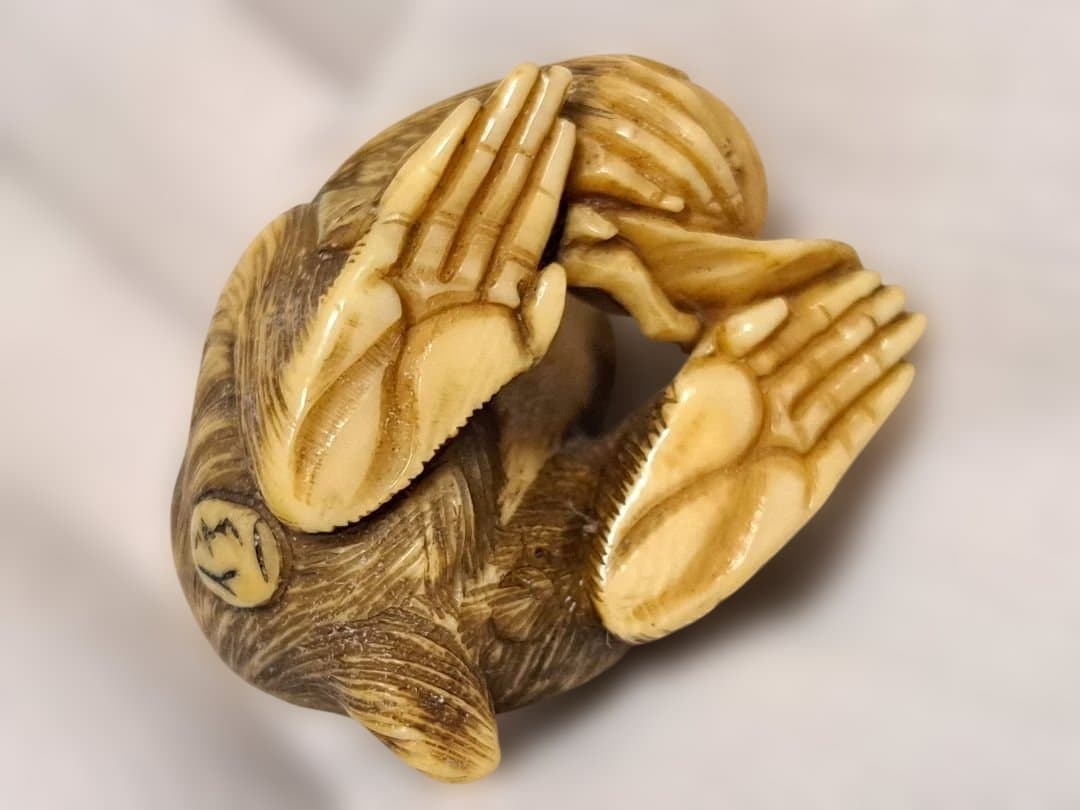 ともたんです【動物天然素材の根付け】猿の根付け　縁起物　骨董品