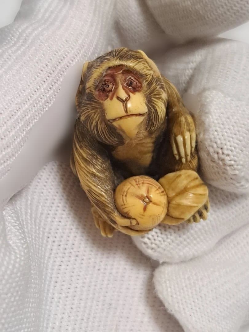 ともたんです【動物天然素材の根付け】猿の根付け　縁起物　骨董品