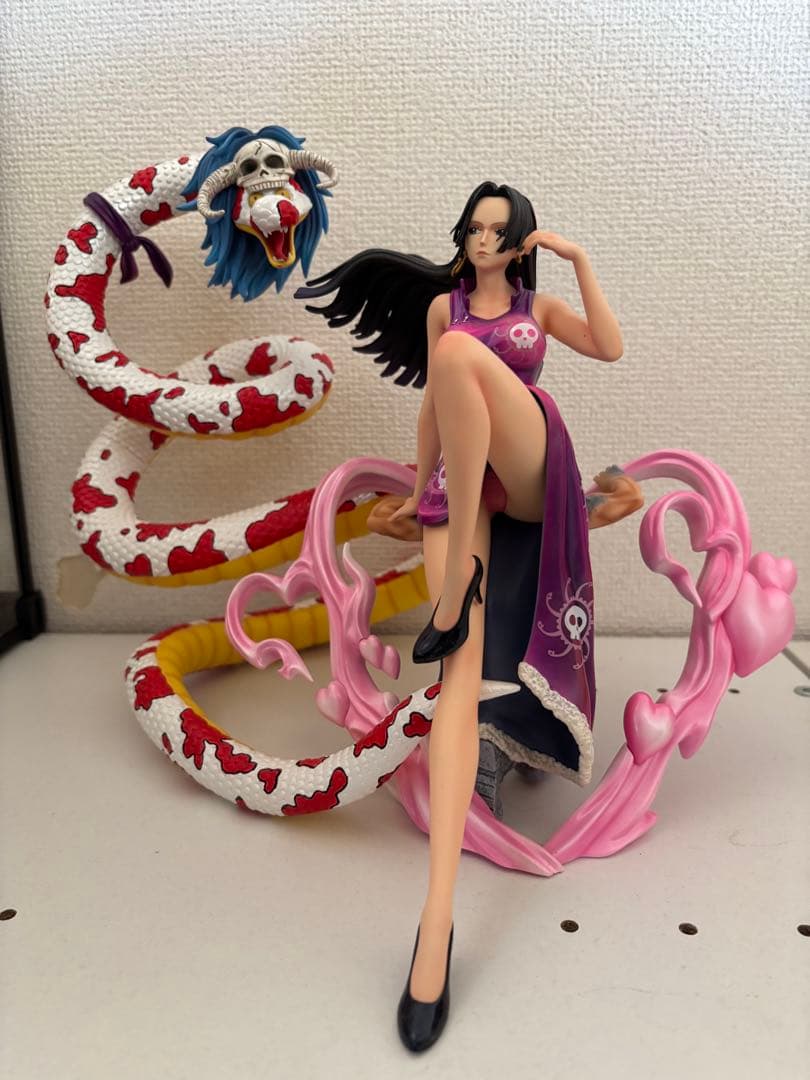 【売切】ONE PIECE フィギュア　ハンコック