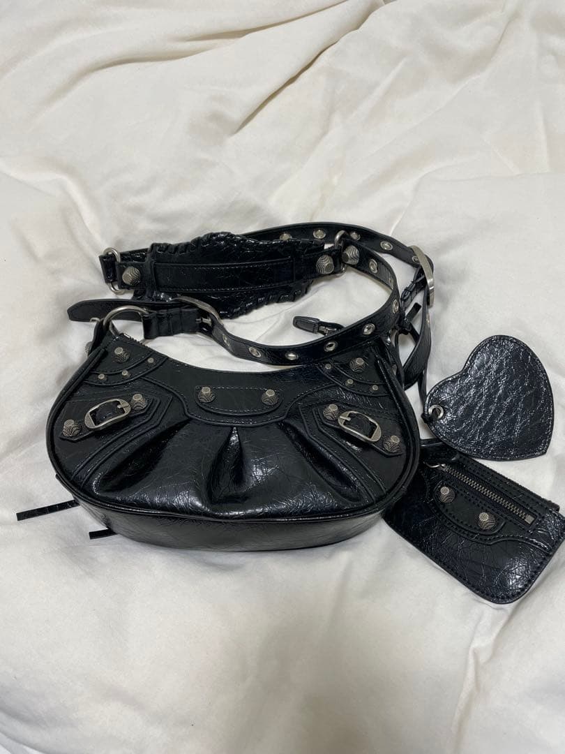 ブラック　レザー　ショルダーバッグ スタッズ