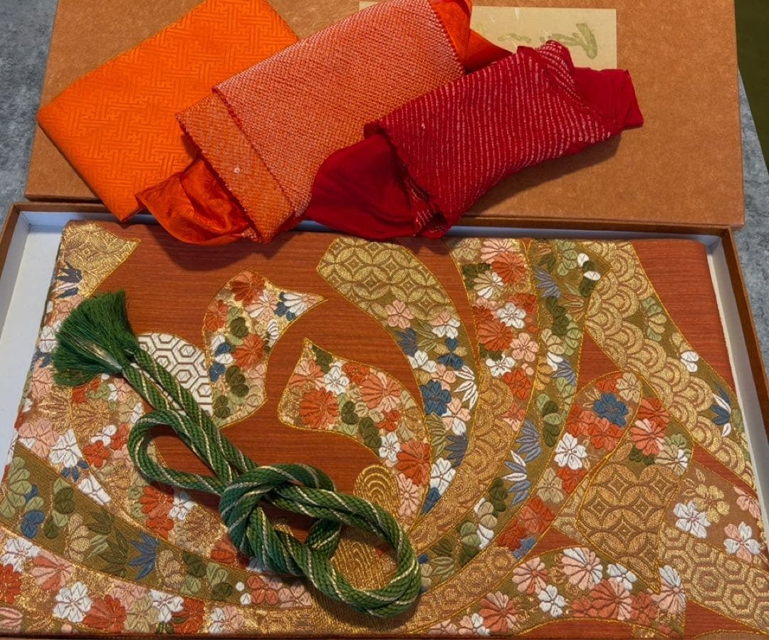 値下げ‼️⭐︎伝統的な和装スタイル⭐︎ 希少な総絞りの振袖・帯セット（購入時80万円）