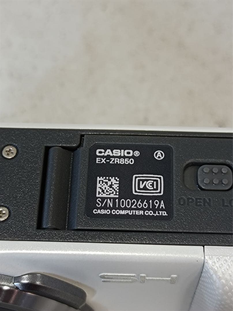 八6715【美品】CASIOデジタルカメラ　EXILIM HS EX-ZR850