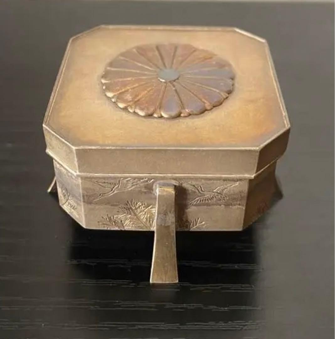 純銀 皇室ボンボニエール 明治33年5月10日大正天皇御結婚御下賜隅切唐櫃形