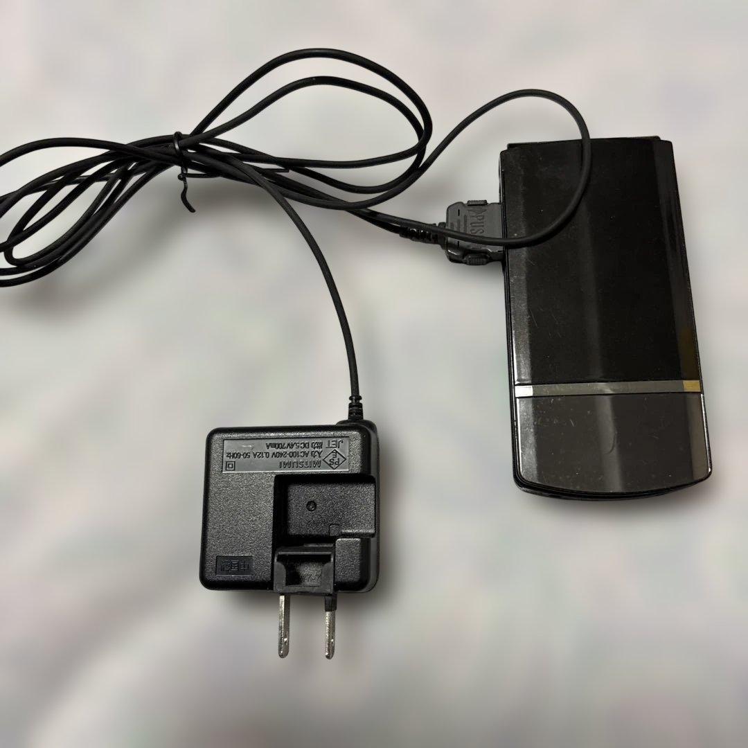 docomo N-01F ブラック ガラケー 折りたたみ式 動作確認済　充電器付