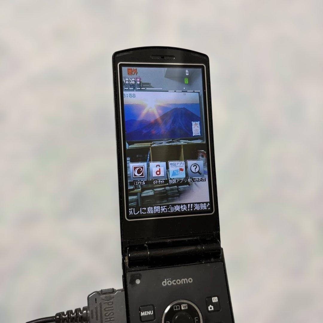 docomo N-01F ブラック ガラケー 折りたたみ式 動作確認済　充電器付