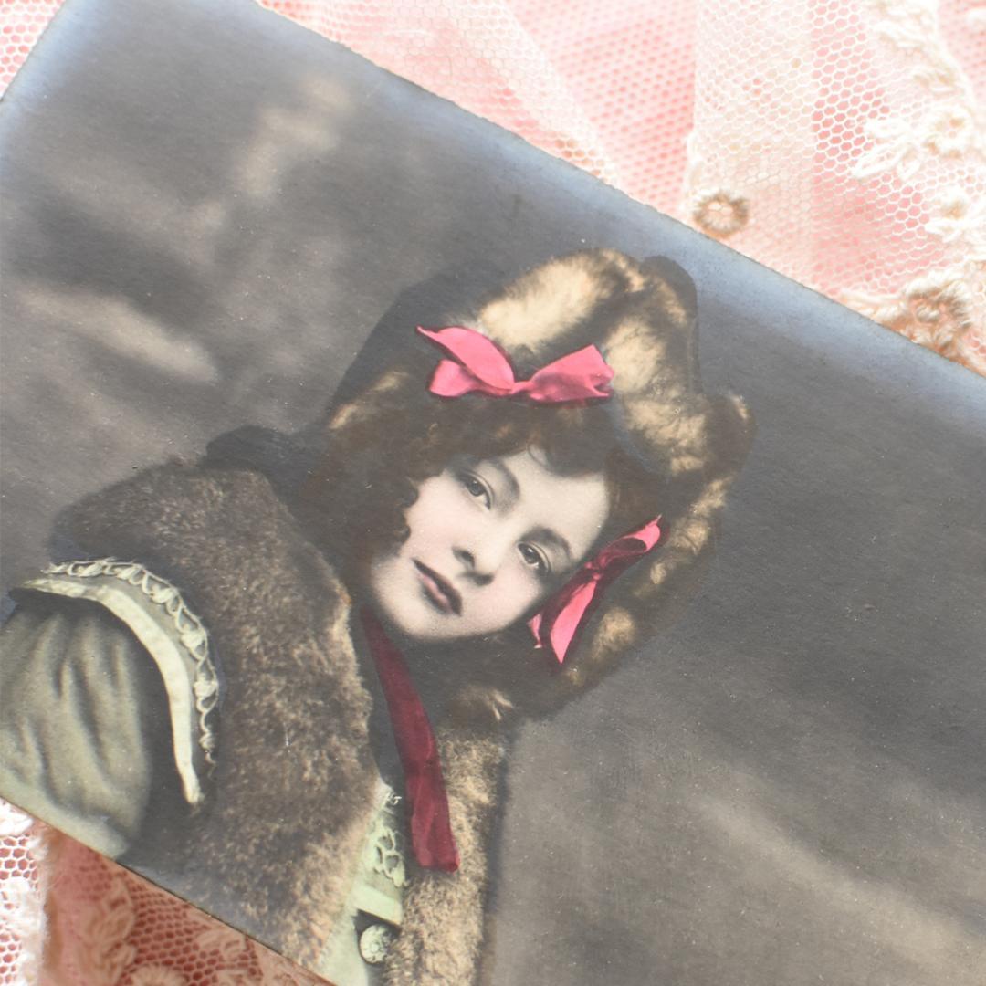 *アンティークポストカード　妖艶な瞳の少女*