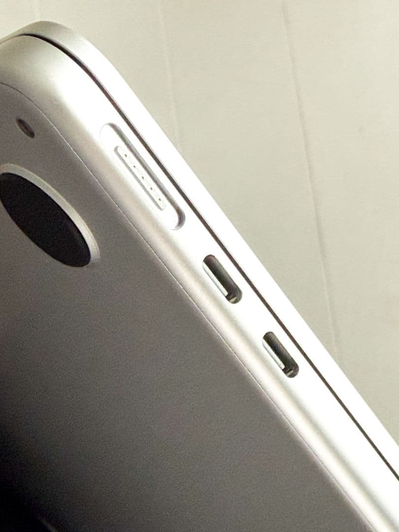 美品 MacBook Air M4 13.6インチ MW0W3J/A シルバー